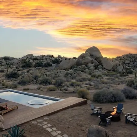 Horse Around- Pioneertown Pool Cabin W Boulders